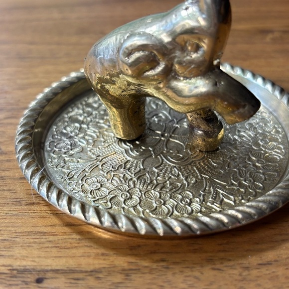Vintage solid brass elephant ring holder trinket dish - Picture 6 of 7